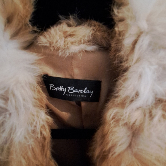 Betty Barclay collection rabbit fur jacket. - Picture 4 of 7